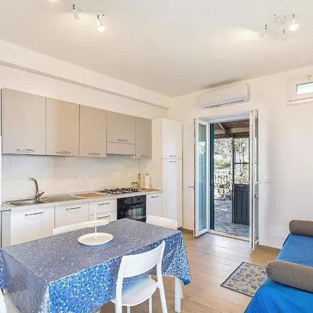 2 Bedroom Pet Friendly In Apartment *